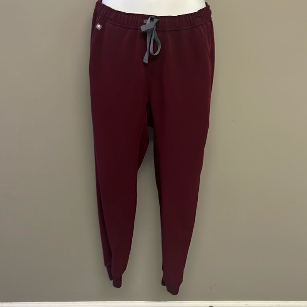 FIGS Burgundy Women’s Pull-On Pockets Elastic Waist Drawstrings MXXSW2004-Medium